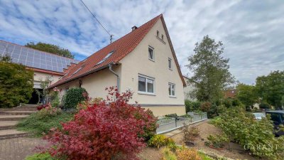 Geschmackvoll saniertes Bauernhaus mit Scheune und großem Garten