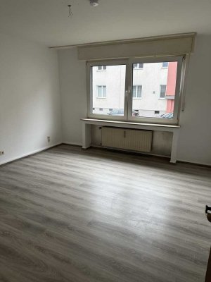 Geschmackvolle, gepflegte 4,5-Zimmer-Erdgeschosswohnung mit Balkon und EBK in Essen