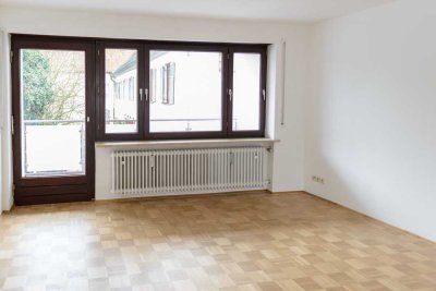 Absolut zentral und ruhig: Gehobene 3,5 Zimmer Wohnung mit Balkon zum grünem Innenhof