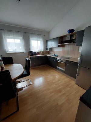 Helle, geräumige 80 m² Wohnung mit Küche in guter Lage in Mehrfamilienhaus  PROVISIONSFREI