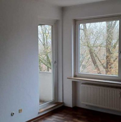 Schöne 2,5 Zimmer Wohnung mit Balkon