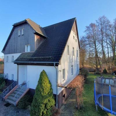 Solides Mehrfamilienhaus im Grünen mit 3 WE zzgl. Ausbaureserve und Carportanlage