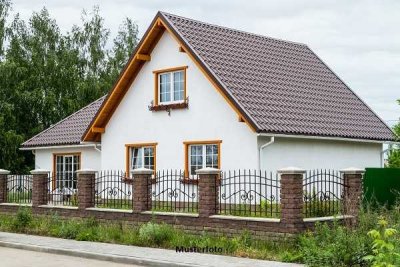 Wohnhaus mit Carport