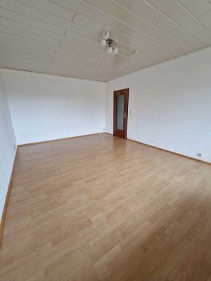 Helle & gut geschnittene 2-ZKB-Wohnung mit Balkon + Stellplatz