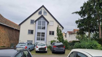 von Privat -Erdgeschosswohnung mit Garten und 2 Stellplätzen