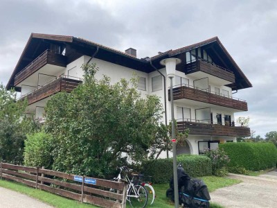 Ruhig und sonnig gelegen: 2-Zimmer-Dachgeschosswohnung mit Garage in Bergen/Chiemgau