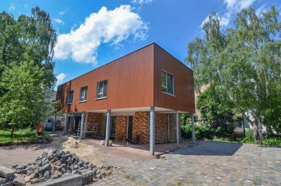 Giebichenstein: Neu gebaute, moderne Maisonnette-3-Zi.-Whg. mit Terrasse in einer Remise