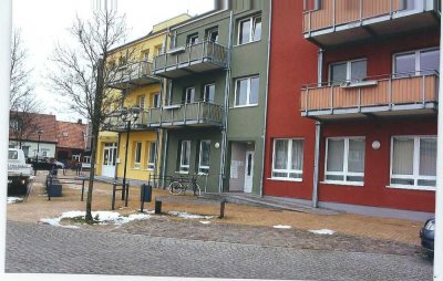 Große 4-Raumwohnung, mit gr. Dachterrasse, u. Balkon, EBK , Stellplatz bei Bedarf im Zentrum !