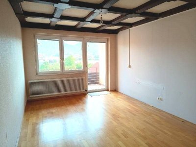 HELLE FAMILIENTAUGLICHE DACHGESCHOSS-WOHNUNG MIT LOGGIA UND HERRLICHEM AUSBLICK ZU VERKAUFEN