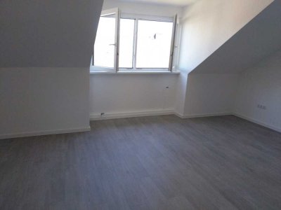 Sanierte 1,5 Z. DG-Wohnung in K-Worringen.