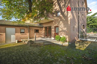 Bezugsfreies Zweifamilienhaus mit Garage und großem Süd-Garten