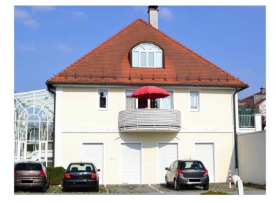 Sanierte 2-Zimmer-Maisonette-Wohnung mit 2 Balkonen und Einbauküche in Landshut