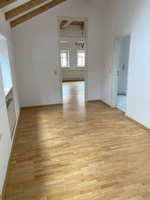 2-Zimmer-Wohnung mit Home-Office-Büro mitten in Kulmbach