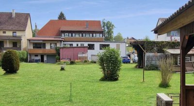 Großes Einfamilienhaus mit Einliegerwohnung und Baugrundstück