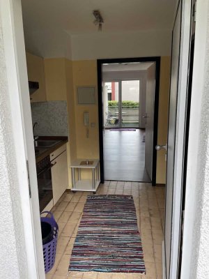 1-Raum-Hochparterre-Wohnung mit Balkon und Einbauküche in Ingolstadt