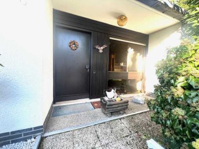 Rösrath - - FREISTEHEND - EINFAMILIENHAUS MIT GARAGE + GARTEN