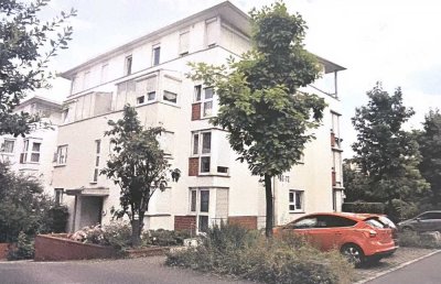 Vermietete 3-Zimmer-Wohnung mit Dachterrasse und EBK in Reutlingen mit Blick auf die Achalm