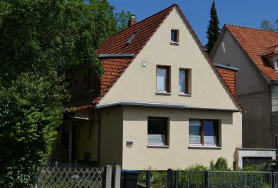 Familienglück in Göttingens Südstadt:  Gemütliches Zweifamilienhaus mit idyllischem Garten