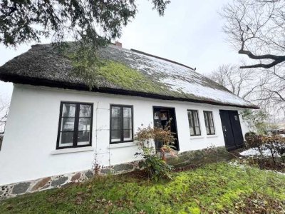 Freistehendes Einfamilienhaus mit 3 Zimmern + Fremdenzimmer und ca. 1.200 m² Grundstück....!!!