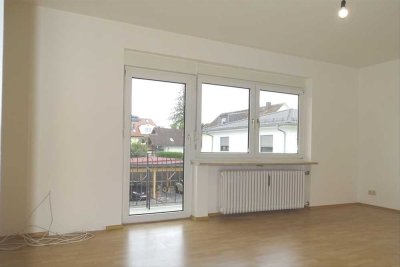 Gilching im Zentrum: 2,5 Zi.-Whg mit Balkon, Gartennutzung + gr. Garage