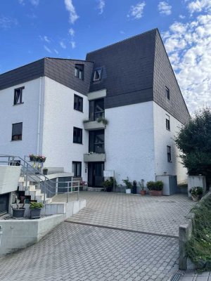 Vollständig renovierte 2-Raum-Wohnung mit Balkon in Alsbach-Hähnlein