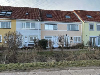 Provisionsfreies Renditeobjekt ! Vermietetes 4-Zimmer-Reihenmittelhaus mit Garten und Carport