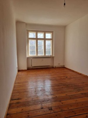 Exklusive, vollständig renovierte 2-Zimmer-Wohnung mit geh. Innenausstattung mit Balkon in Teltow