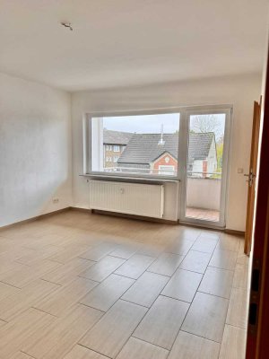 Sehr schöne, lichtdurchflutete 3,5-Zimmer-Wohnung mit Balkon, kernsaniert