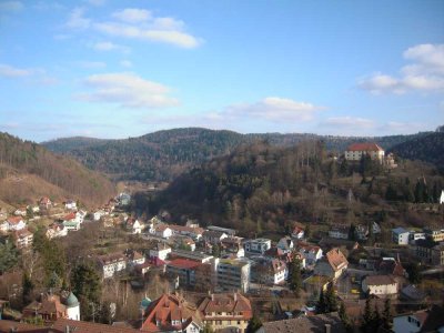 Großzügige 4-Zimmer-Penthauswohnung mit Blick über die Stadt zum Schloss in Neuenbürgin Neuenbürg