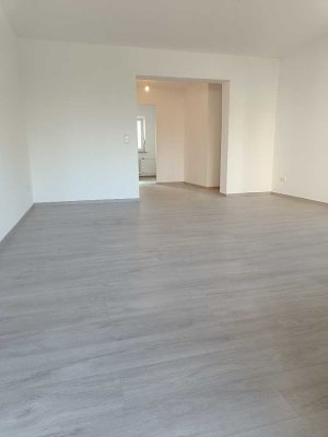 Modernisierte 3-Zimmer-Wohnung mit Balkon & Stellplatz – 85m²