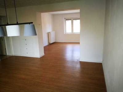 Preiswerte, vollständig renovierte 2,5-Zimmer-Wohnung zur Miete in Düren