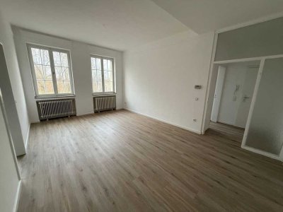 2-Zimmer Altbauwohnung mitten im Zentrum!