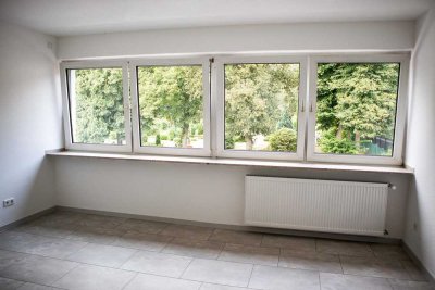 Wohnung frisch saniert mit Balkon in der ersten Etage, Nähe Sterkrader Hallenbad,