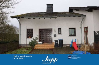 Zweifamilienhaus mit Garage und kleinem Grundstück, Darscheid