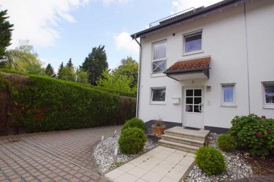 KÖNIGSTEIN Schneidhain: Großzügige moderne Doppelhaushälfte mit Dachterrasse!