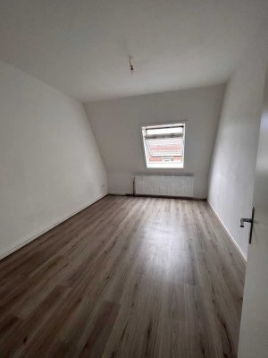 GE-Feldmark: Gemütliche 1,5 Zimmer DG-Wohnung. Ab sofort!