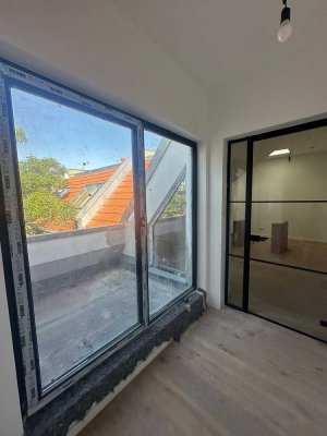 Helle Penthouse-Wohnung in Tiergarten - Bezugsfertig + Aufzug