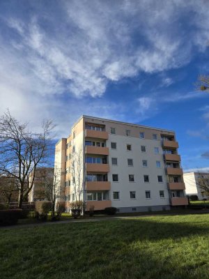 Stilvolle, sehr helle, gepflegte 4-Zimmer-Wohnung mit Einbauküche in München Feldmoching