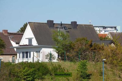 2-Familienhaus nebst integrierter Garagen - provisionsfrei