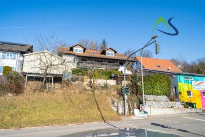 Elegante 4-ZKB-Wohnung mit sonnigem Balkon, Kachelofen, Garage und zeitlosem Charme