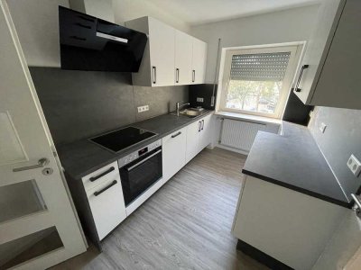 Renovierte 3-Zimmer Wohnung mit Küche und Wintergarten