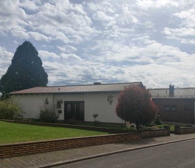 9-Zimmer-Einfamilienhaus m. Einliegerwohnung u. Garage  in Göttelborn