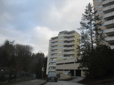 SUPER AUSSICHT! Große 3 -Zimmer plus Eßzimmer (Diele) mit Balkon, 6. OG (Aufzug), 3 MONATE MIETFREI