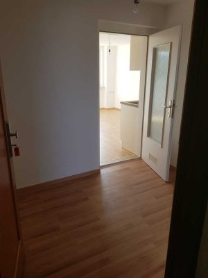 Helle, freundliche 2-Zimmer-Wohnung mit EBK in Hof - zentral gelegen