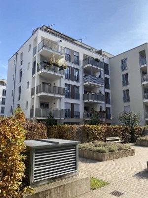 Helle, neuwertige 3-Zimmer-Wohnung mit Balkon und Tiefgarage