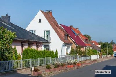 Gepflegtes Einfamilienhaus mit Doppelgarage - provisionsfrei