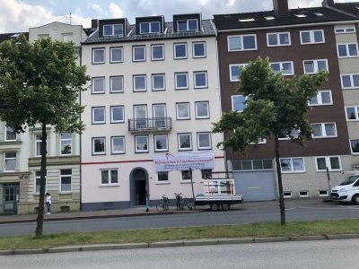 Kiel - Am Wilhelmplatz: Modernisierte und freie 2 Zimmer Eigentumswohnung mit Balkon im 1.0G.