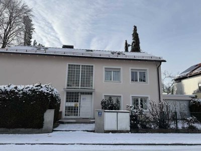 Exklusive 4,5-Zimmer-Wohnung mit Terrasse und Einbauküche in München Forstenried