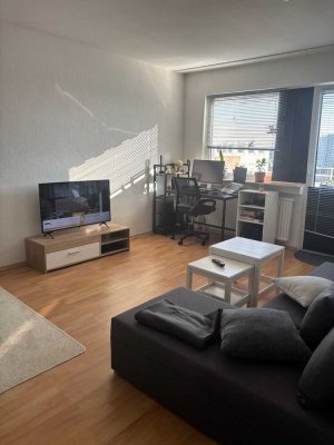 Sanierte 1,5-Zimmer-Wohnung mit Balkon in Burgallee, Hanau