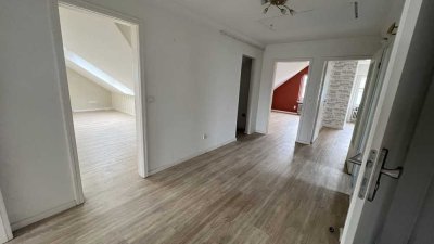 4-Zimmer-Wohnung in Einfamilienhaus mit Küche und Balkon-Ruhige Lage- Ab 01.03.2025